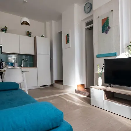 Ibis Your Cosy Oasis With Private Parking And Patio * ספליט