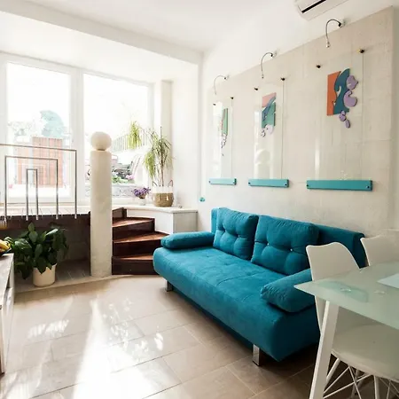 Ibis Your Cosy Oasis With Private Parking And Patio Appartement