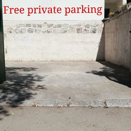 Apartment Ibis Your Cosy Oasis With Private Parking And Patio *