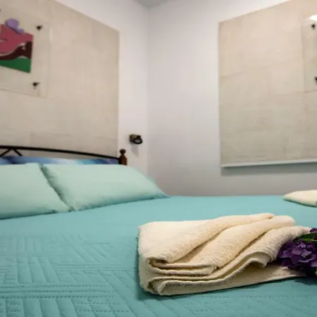 Ibis Your Cosy Oasis With Private Parking And Patio *