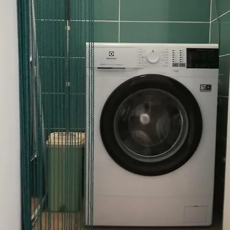 Ibis Your Cosy Oasis With Private Parking And Patio