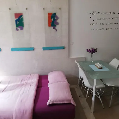 Ibis Your Cosy Oasis With Private Parking And Patio *