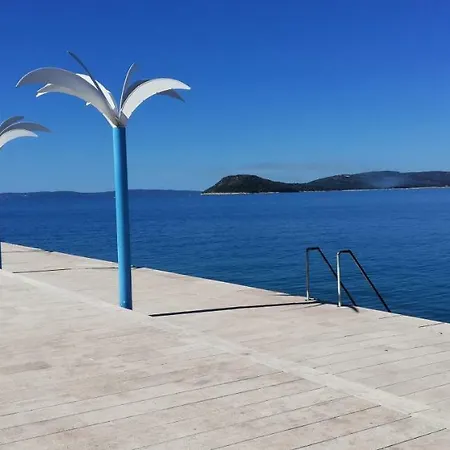 Ibis Your Cosy Oasis With Private Parking And Patio Split